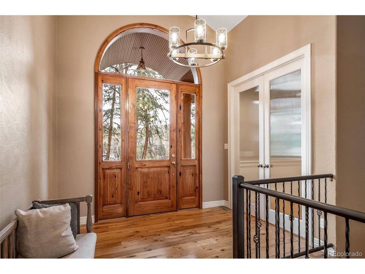 Image 4: Beautiful arch doorway and welcoming foyer Image 4: Beautiful arch doorway and welcoming foyer