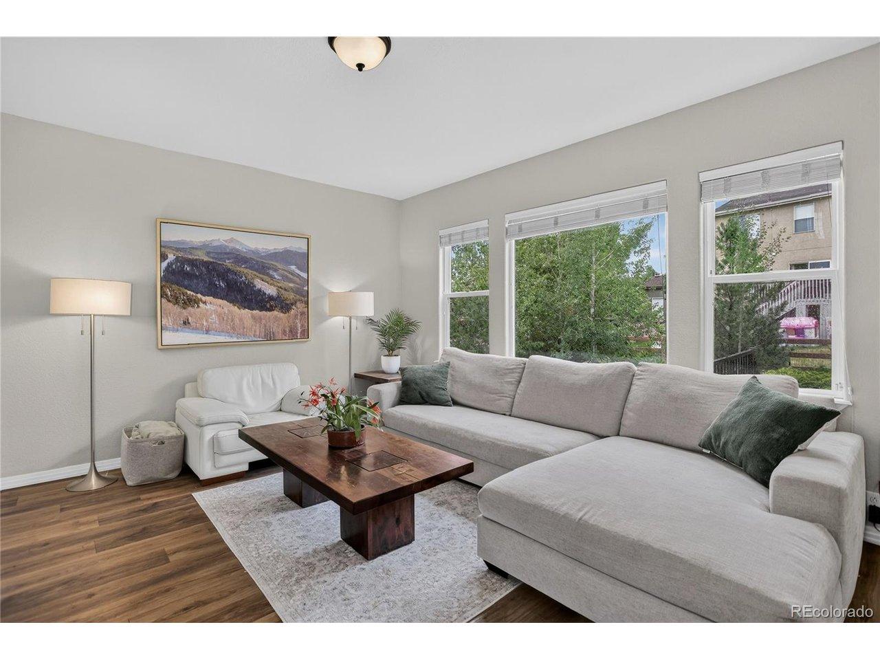 Image 4: Main living room Image 4: Main living room