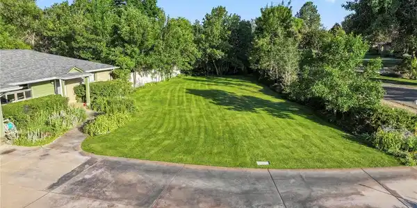 Image 4: Front Lawn Image 4: Front Lawn