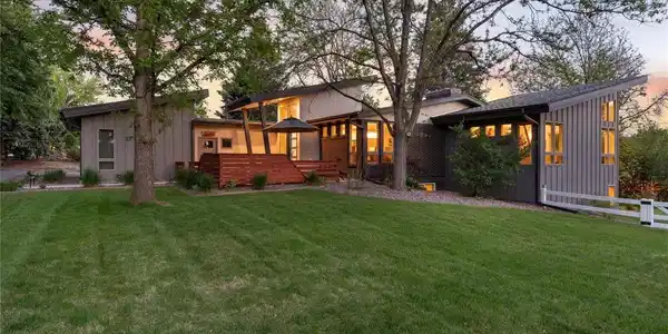 6 Bradbury Ln