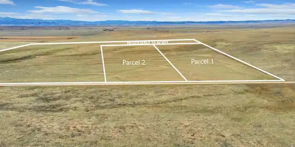 Image 3: Adjacent 35-acre lot is also available for purchase. Lot lines are approximate