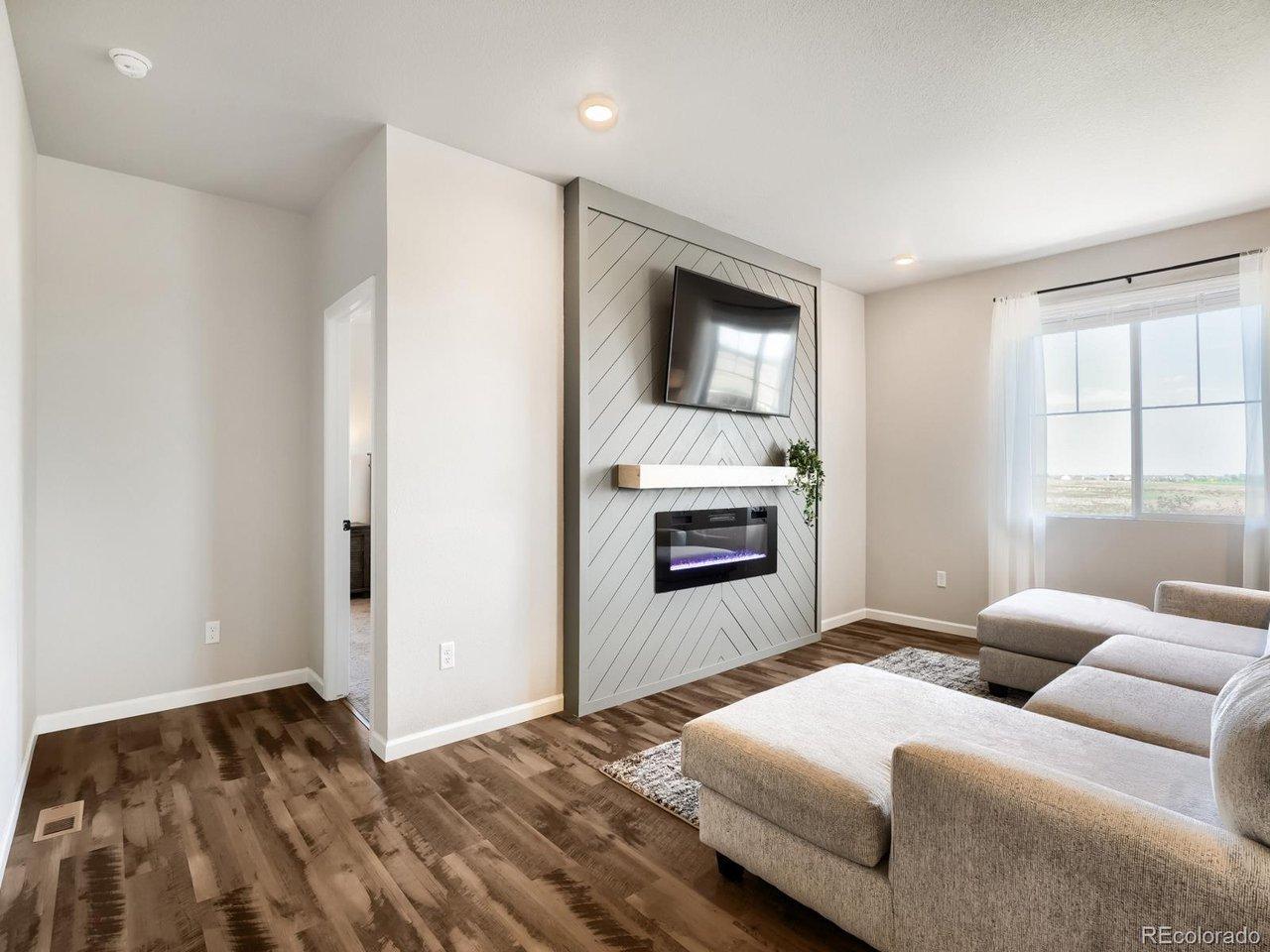Image 4: Living room with custom-built electric fireplace