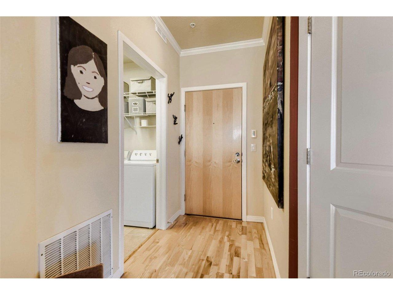 Image 4: Home's Entryway Image 4: Home's Entryway