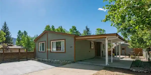 619 James Pl