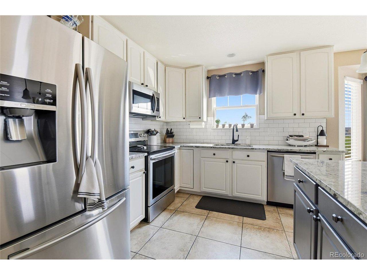 Image 4: Functional layout with ample counter space.