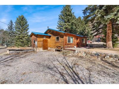 225 Meadow Ln