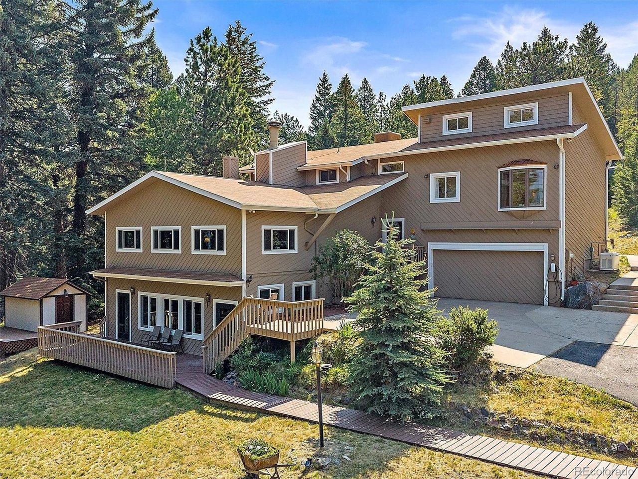 Image 2: Located in sought after Evergreen Meadows... Image 2: Located in sought after Evergreen Meadows...