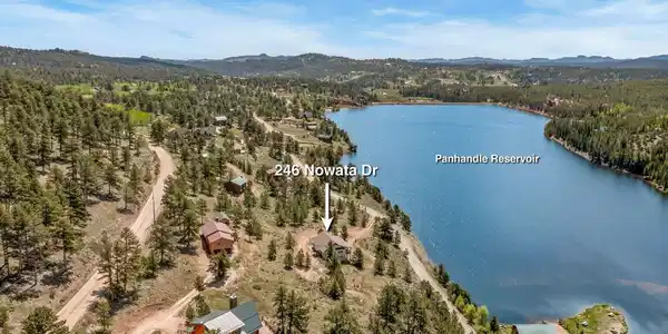 Image 3: Awesome Views! Perfect lake setting overlooking the beautiful mountains and water Image 3: Awesome Views! Perfect lake setting overlooking the beautiful mountains and water