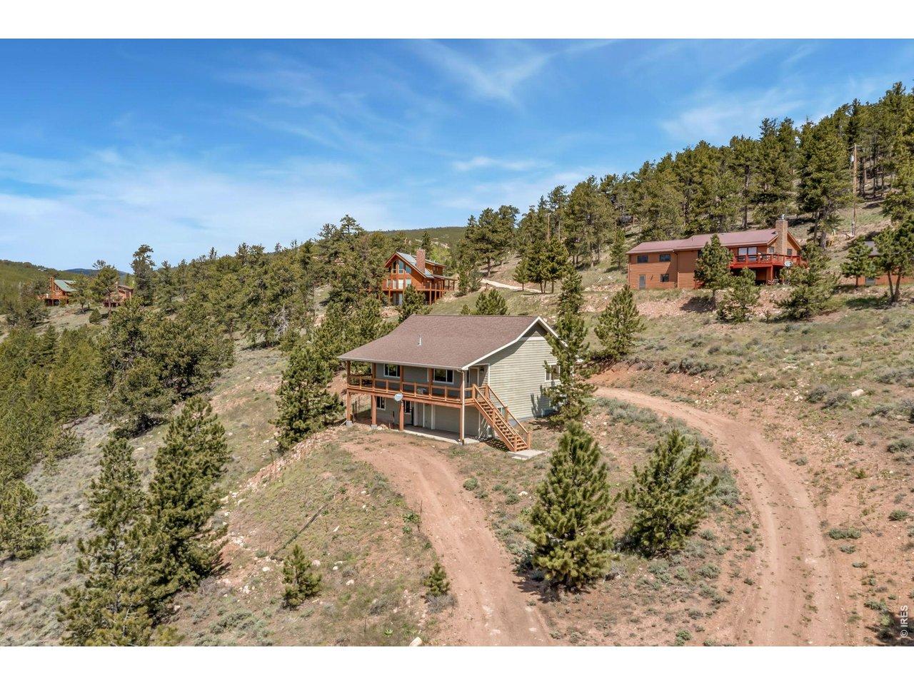 Image 4: Private drive to your lakefront sanctuary