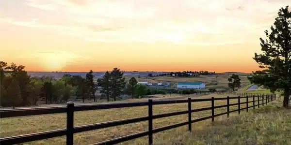 Image 4: Sunset mountain views with fencing install Image 4: Sunset mountain views with fencing install