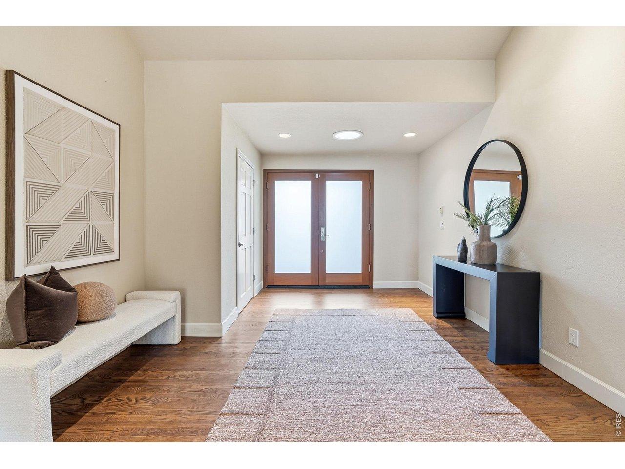 Image 3: Beautifully appointed foyer Image 3: Beautifully appointed foyer