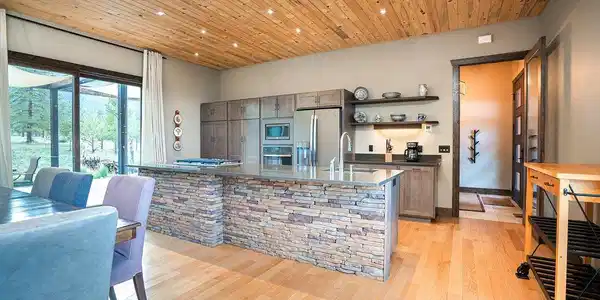 Image 4: Nicely Lit Kitchen.