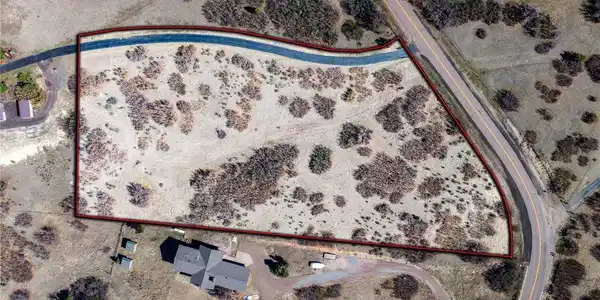 Image 2: Property Lines are Approximate and not a survey Image 2: Property Lines are Approximate and not a survey