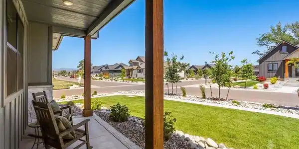 Image 4: Large Covered Front Porch