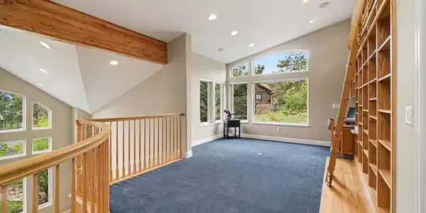 Image 4: Upper level to invite musicians to entertain your guests below. Image 4: Upper level to invite musicians to entertain your guests below.
