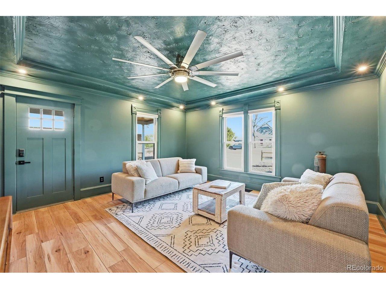 Image 4: Detailed tray ceiling with details throughout. Image 4: Detailed tray ceiling with details throughout.