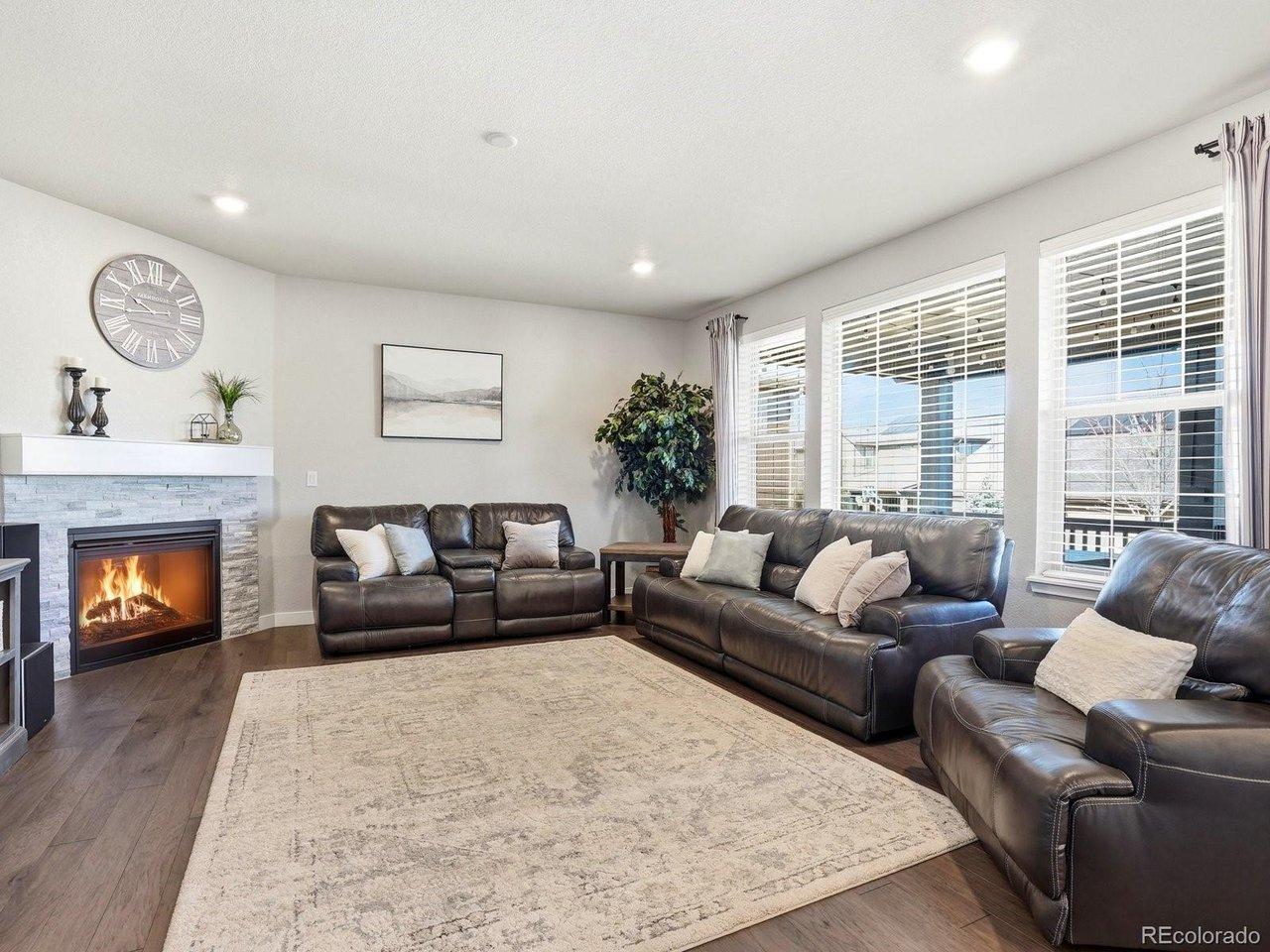 Image 4: Family Room Image 4: Family Room