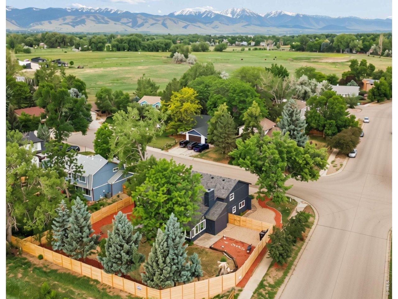 Image 1: view towards neighborhood green space Image 1: view towards neighborhood green space