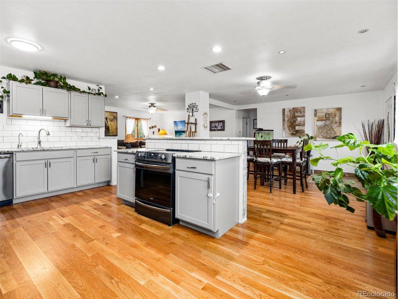 Image 2: Kitchen Image 2: Kitchen