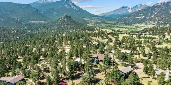 Image 3: Located in the Estes Park Carriage Hills Area Image 3: Located in the Estes Park Carriage Hills Area