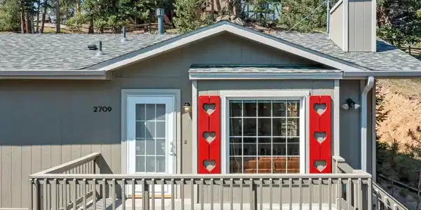 Image 4: Front deck Image 4: Front deck