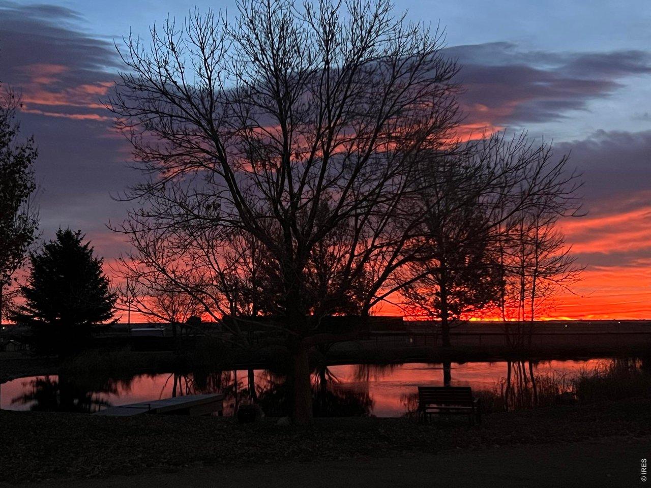 Image 4: Incredible Sunrises and Sunsets Image 4: Incredible Sunrises and Sunsets