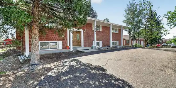 Image 4: All brick exterior Image 4: All brick exterior
