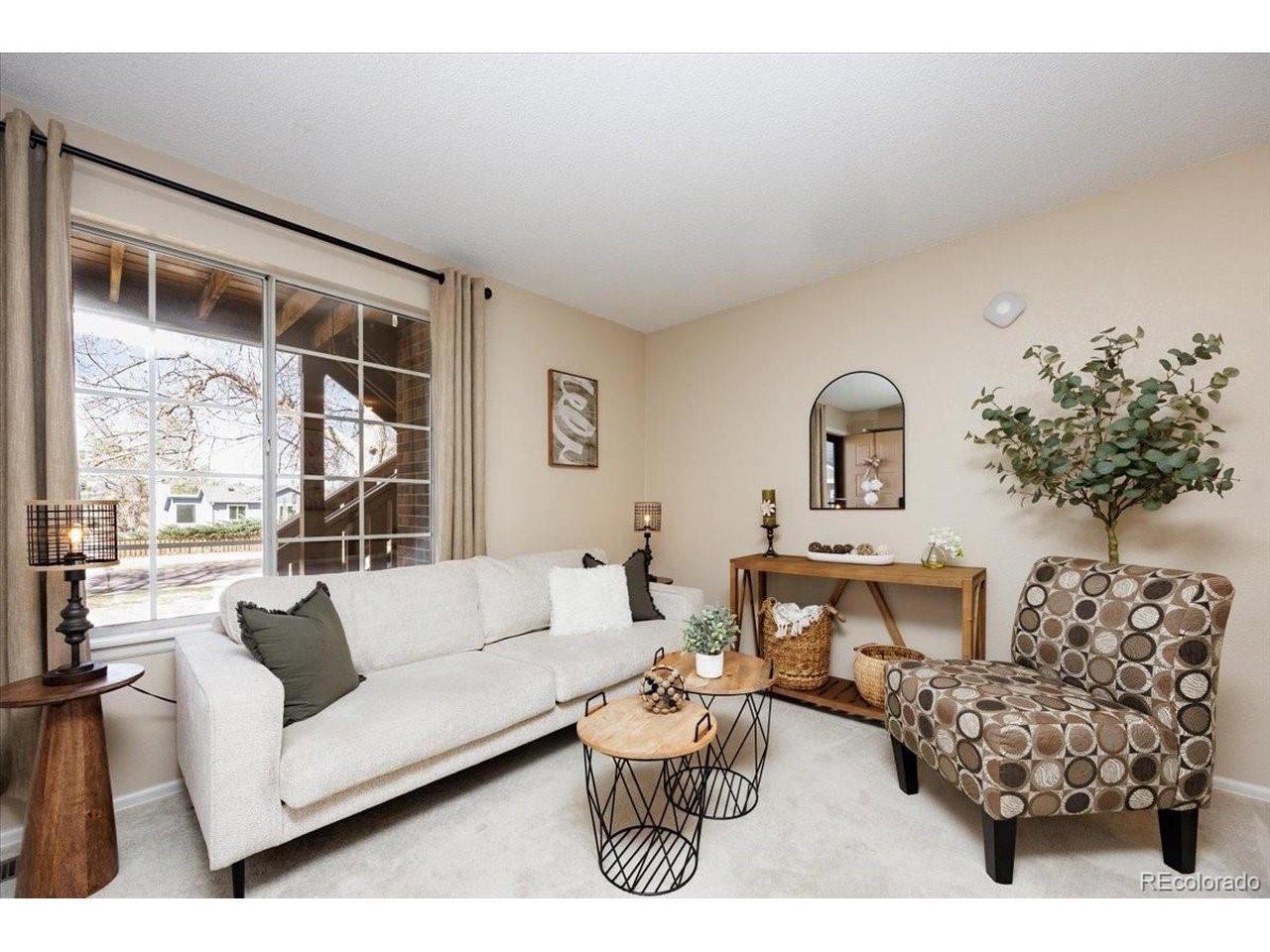 Image 3: Living room