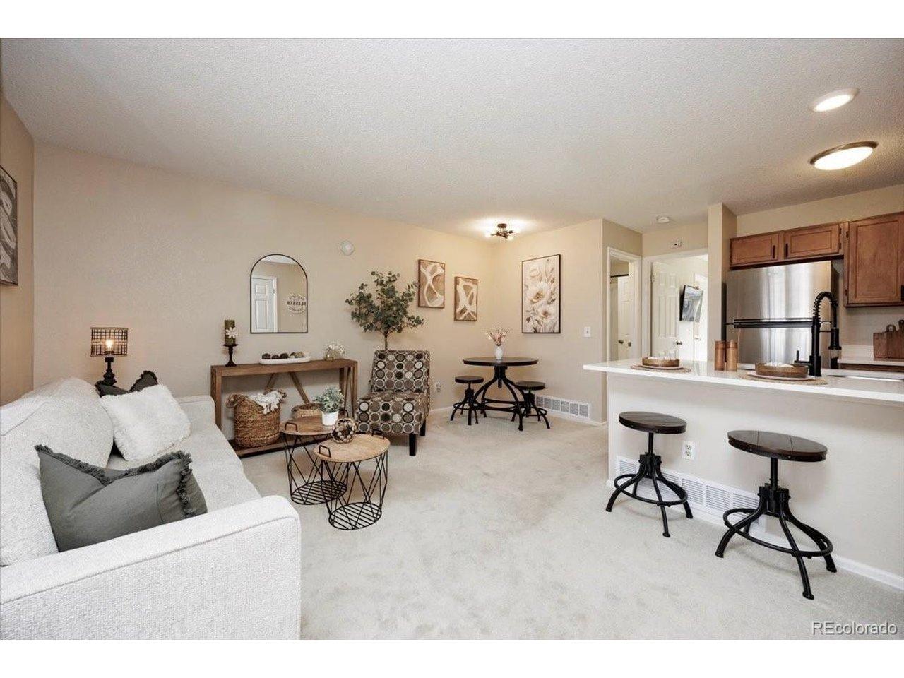 Image 4: Open floor plan