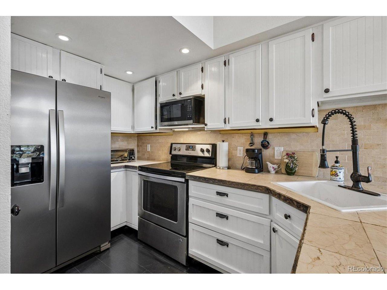 Image 3: Deep sink and updated faucet Image 3: Deep sink and updated faucet