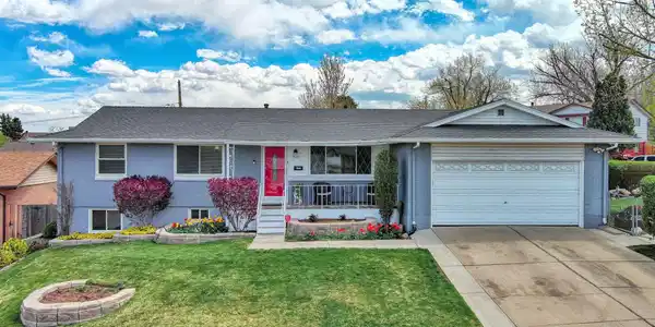 8200 Delaware