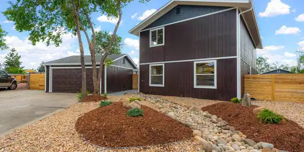 915 Quartz Ct