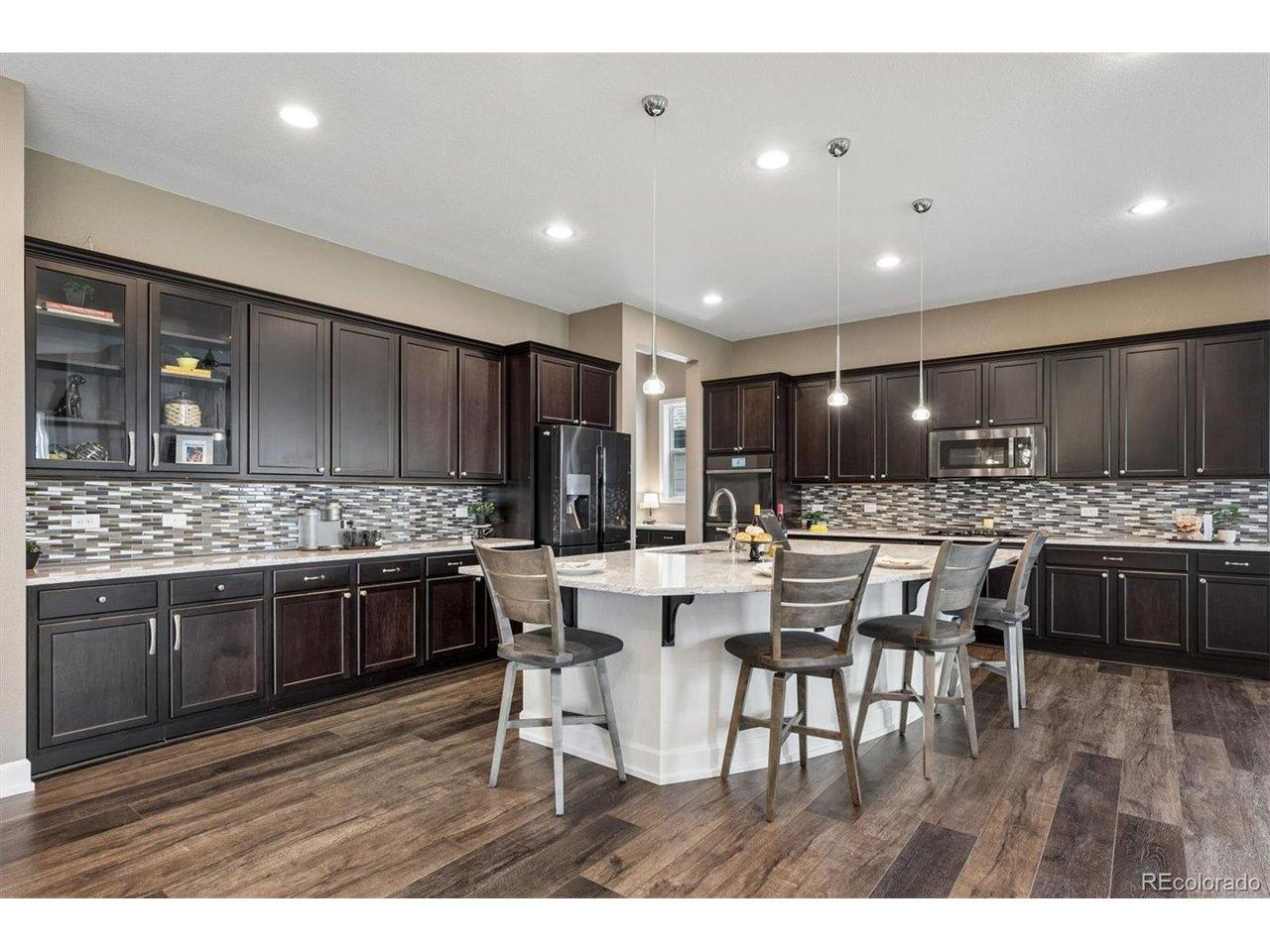 Image 4: Beautiful Chefs Kitchen, w/Butler & Walk-in Pantries Image 4: Beautiful Chefs Kitchen, w/Butler & Walk-in Pantries