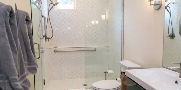 Image 4: Primary Bathroom Image 4: Primary Bathroom