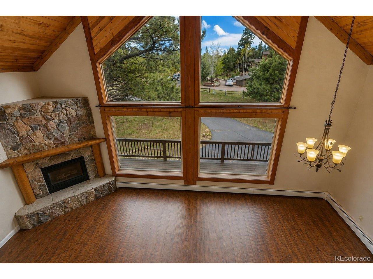 Image 3: Living and dining room