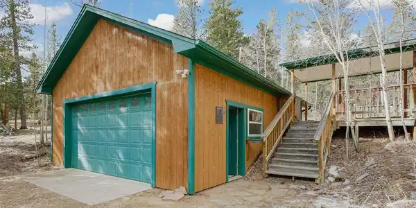 Image 2: Over sized Garage Image 2: Over sized Garage