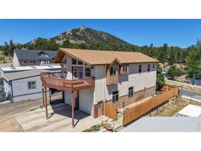 1220 Acacia Dr