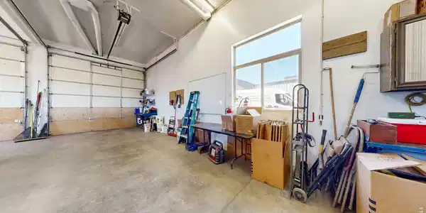 Image 2: Workshop oversized doors Image 2: Workshop oversized doors