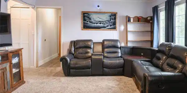 Image 4: Living Area - Current Status Image 4: Living Area - Current Status