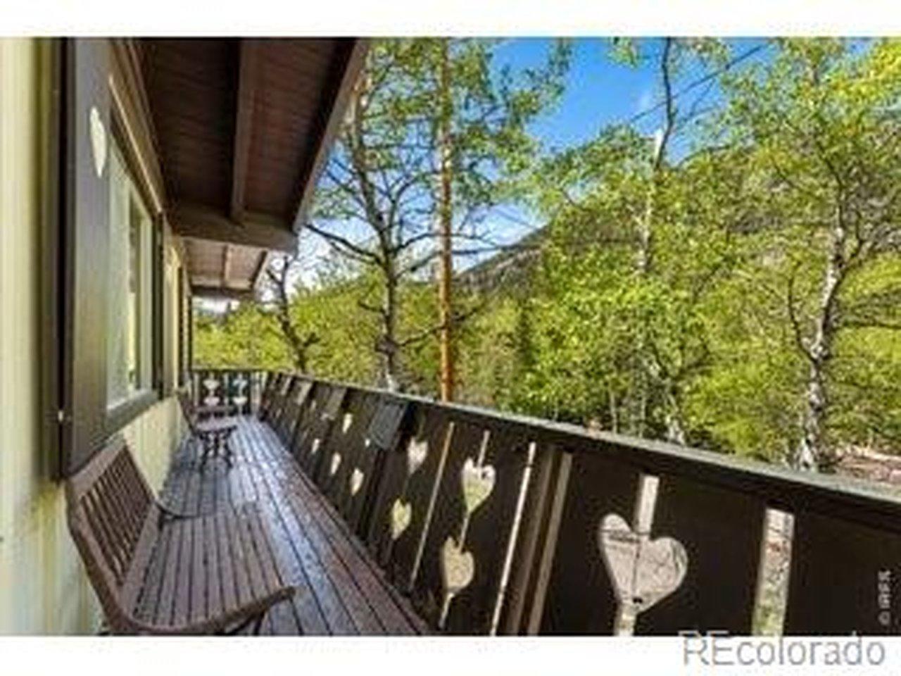 Image 4: Great entry deck space Image 4: Great entry deck space