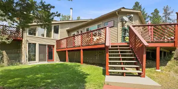 Image 3: Front deck entrance Image 3: Front deck entrance