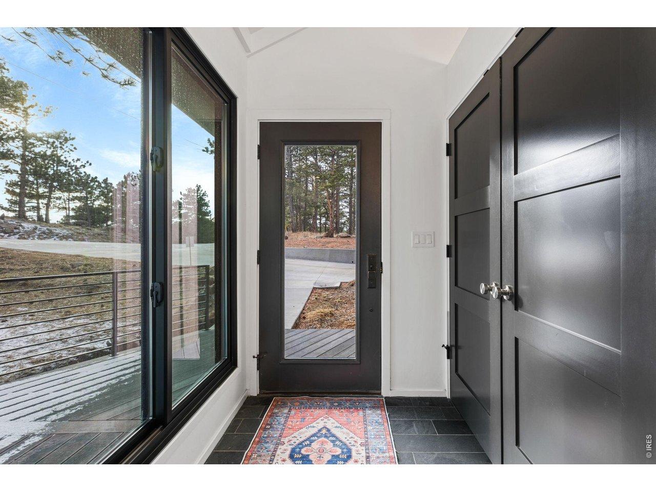 Image 4: Bright and sunny front entryway. Image 4: Bright and sunny front entryway.