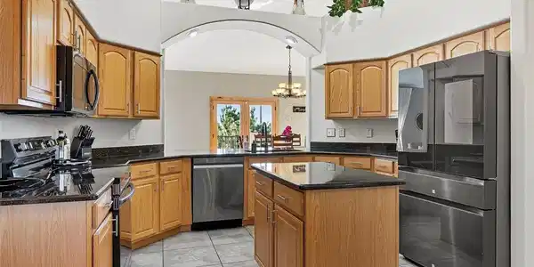 Image 2: Updated appliances!