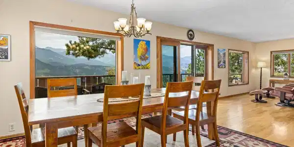 Image 4: Dining room with panoramic views! Image 4: Dining room with panoramic views!