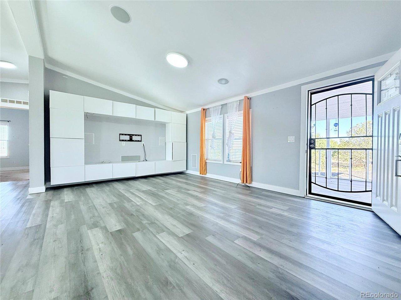 Image 3: living room Image 3: living room