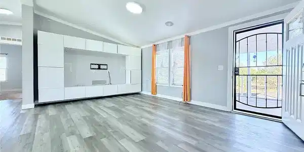 Image 3: living room
