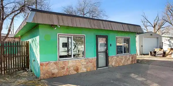 Image 3: Retail Building - 528 SF with 1/2 bath Image 3: Retail Building - 528 SF with 1/2 bath