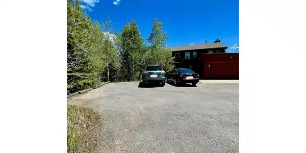 Image 3: Large paved driveway with plenty of parking Image 3: Large paved driveway with plenty of parking