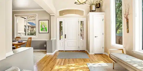 Image 3: Light and bright the foyer has vaulted ceilings and designer light fixture. Image 3: Light and bright the foyer has vaulted ceilings and designer light fixture.