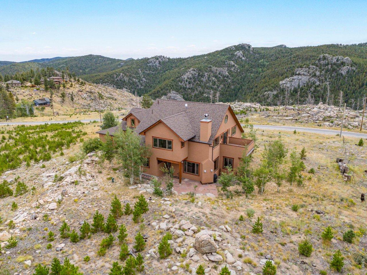 Image 2: Sweeping 360-degree views, from snow-capped peaks and rugged canyons to striking rock outcroppings Image 2: Sweeping 360-degree views, from snow-capped peaks and rugged canyons to striking rock outcroppings